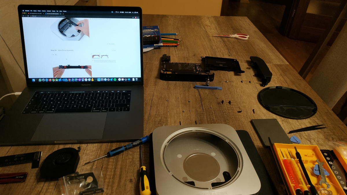 MacMini apart with guide